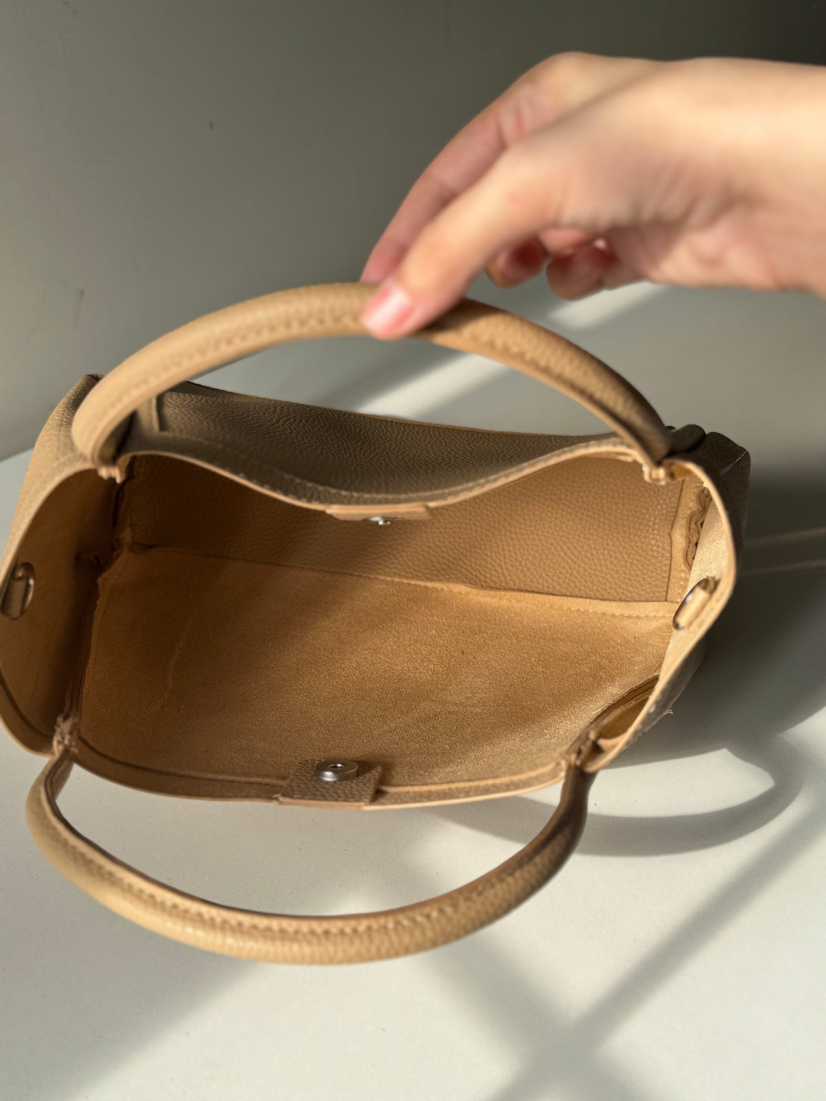 Lychee pattern tote bag