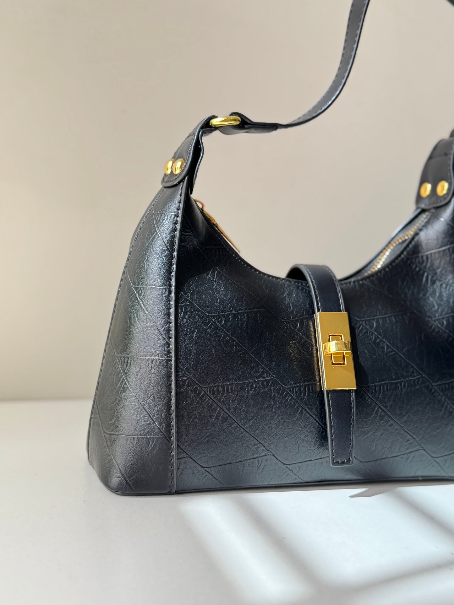 one-shoulder underarm bag