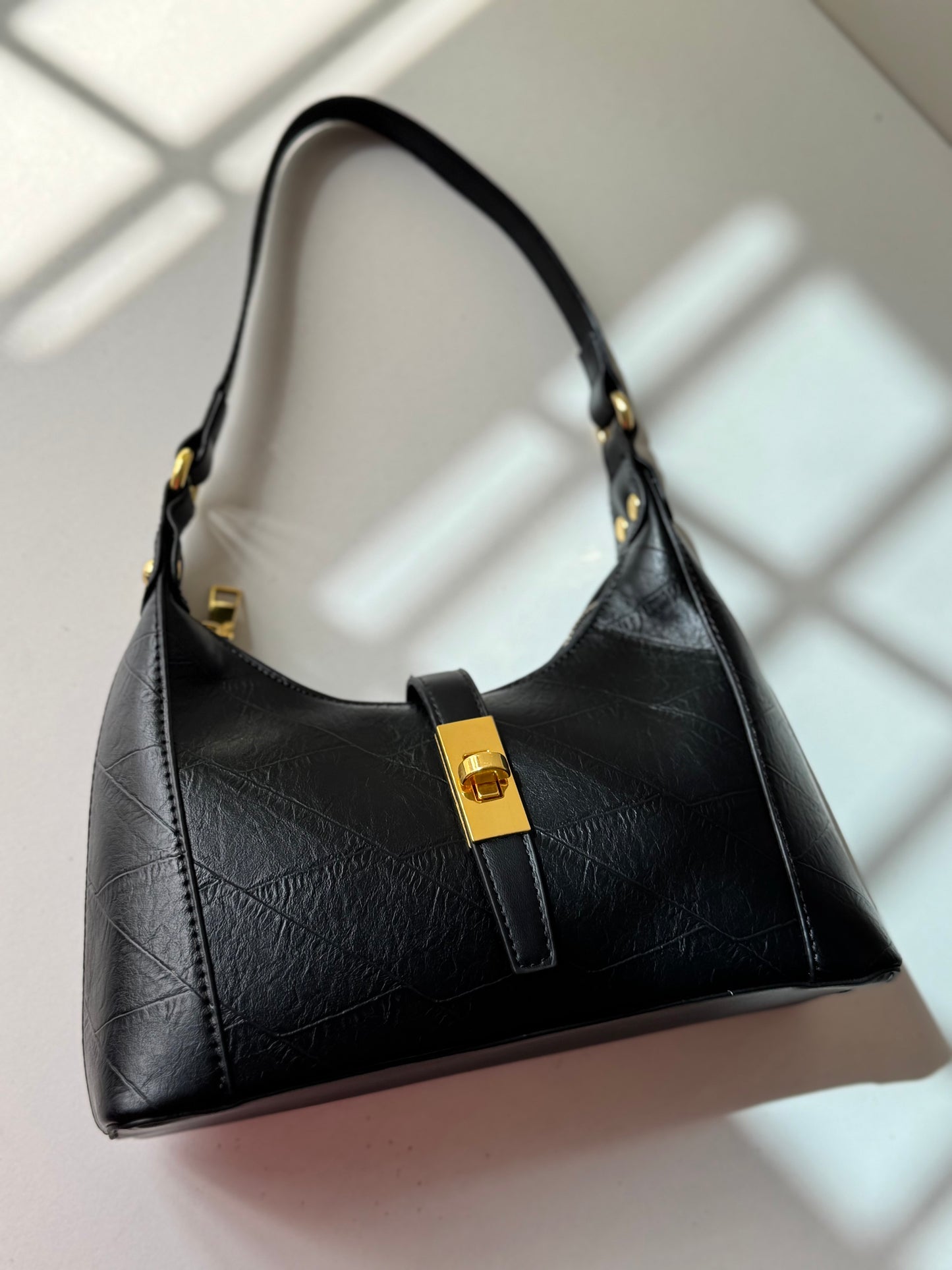 one-shoulder underarm bag