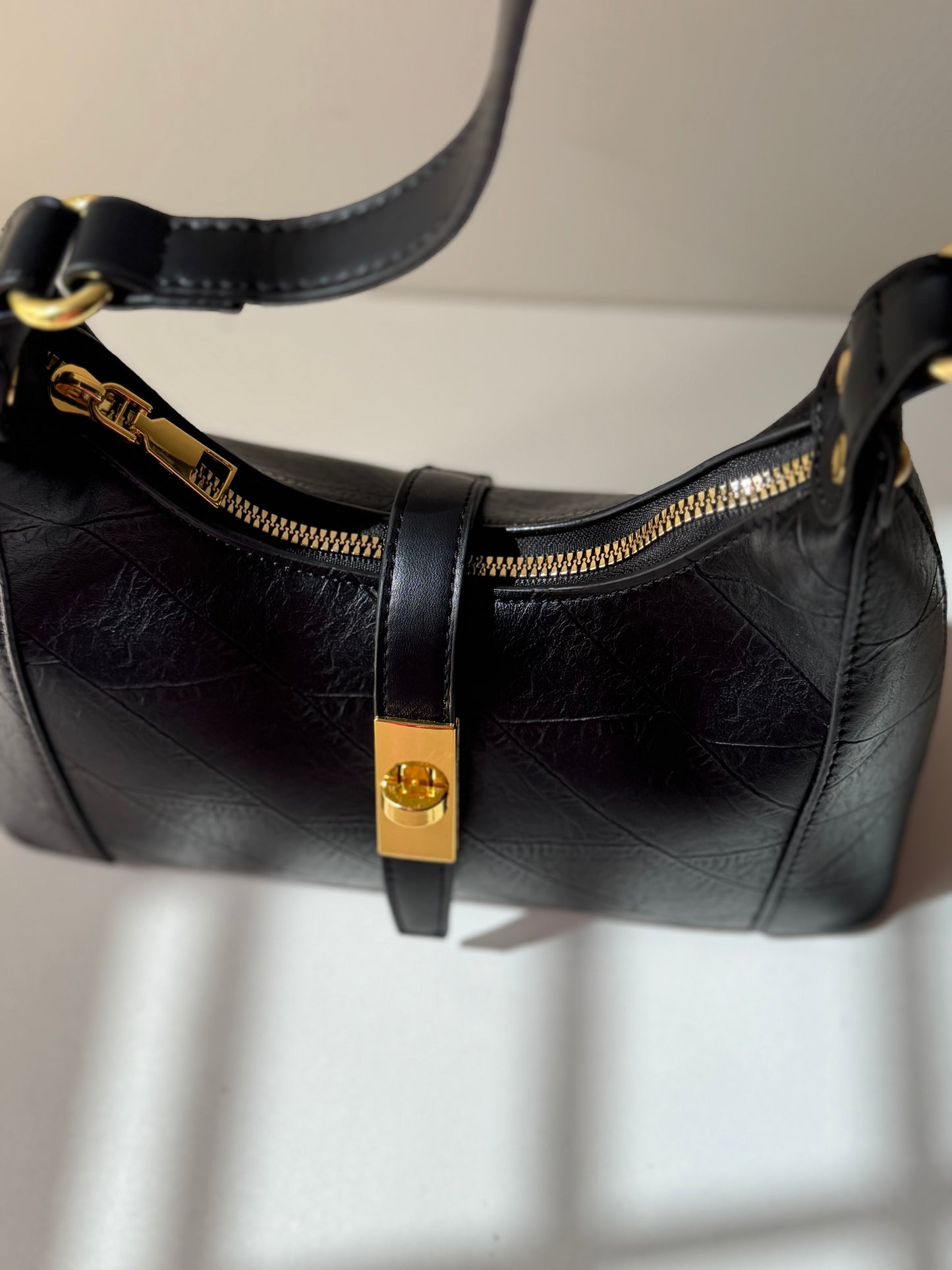 one-shoulder underarm bag