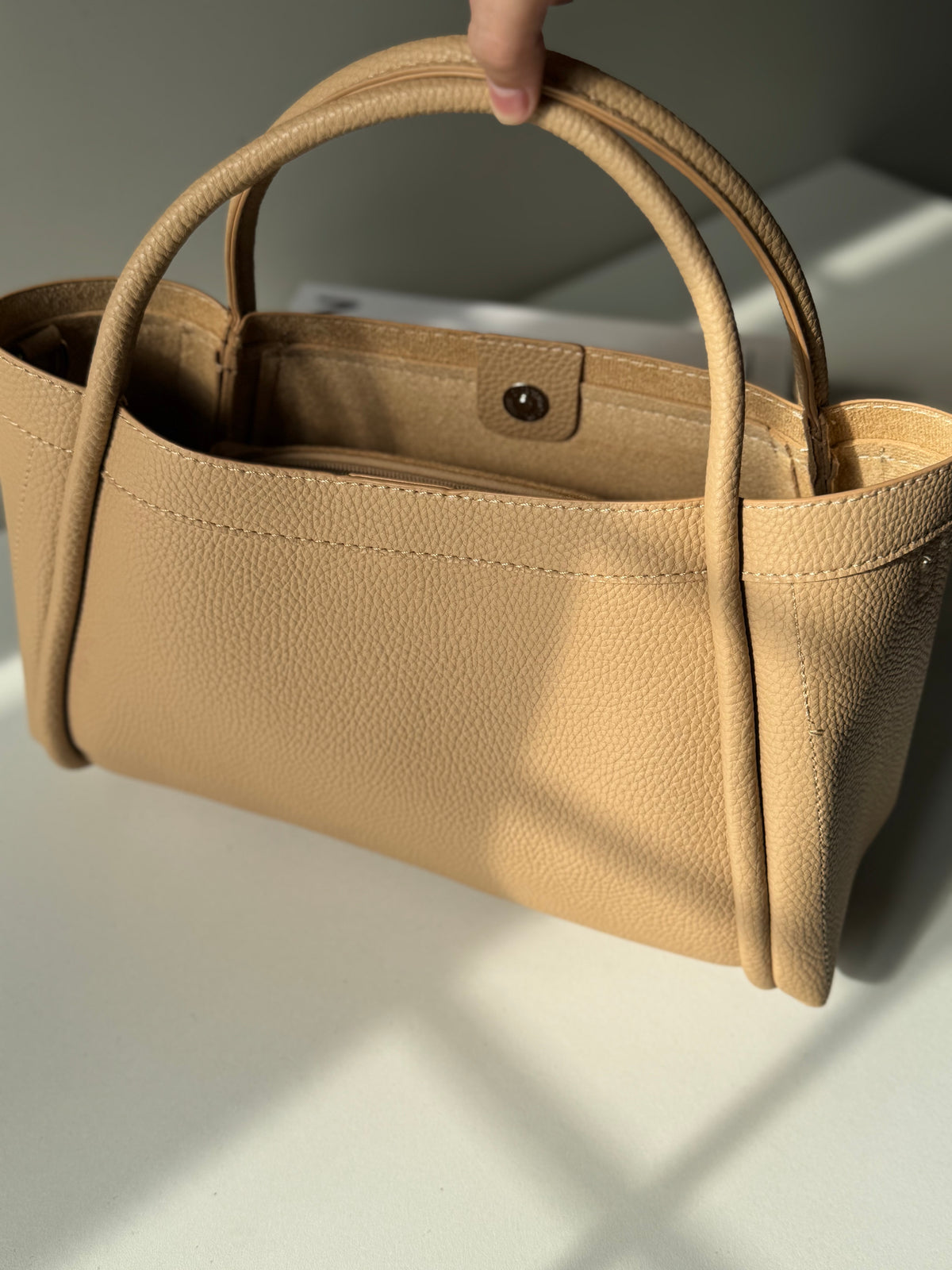 Lychee pattern tote bag