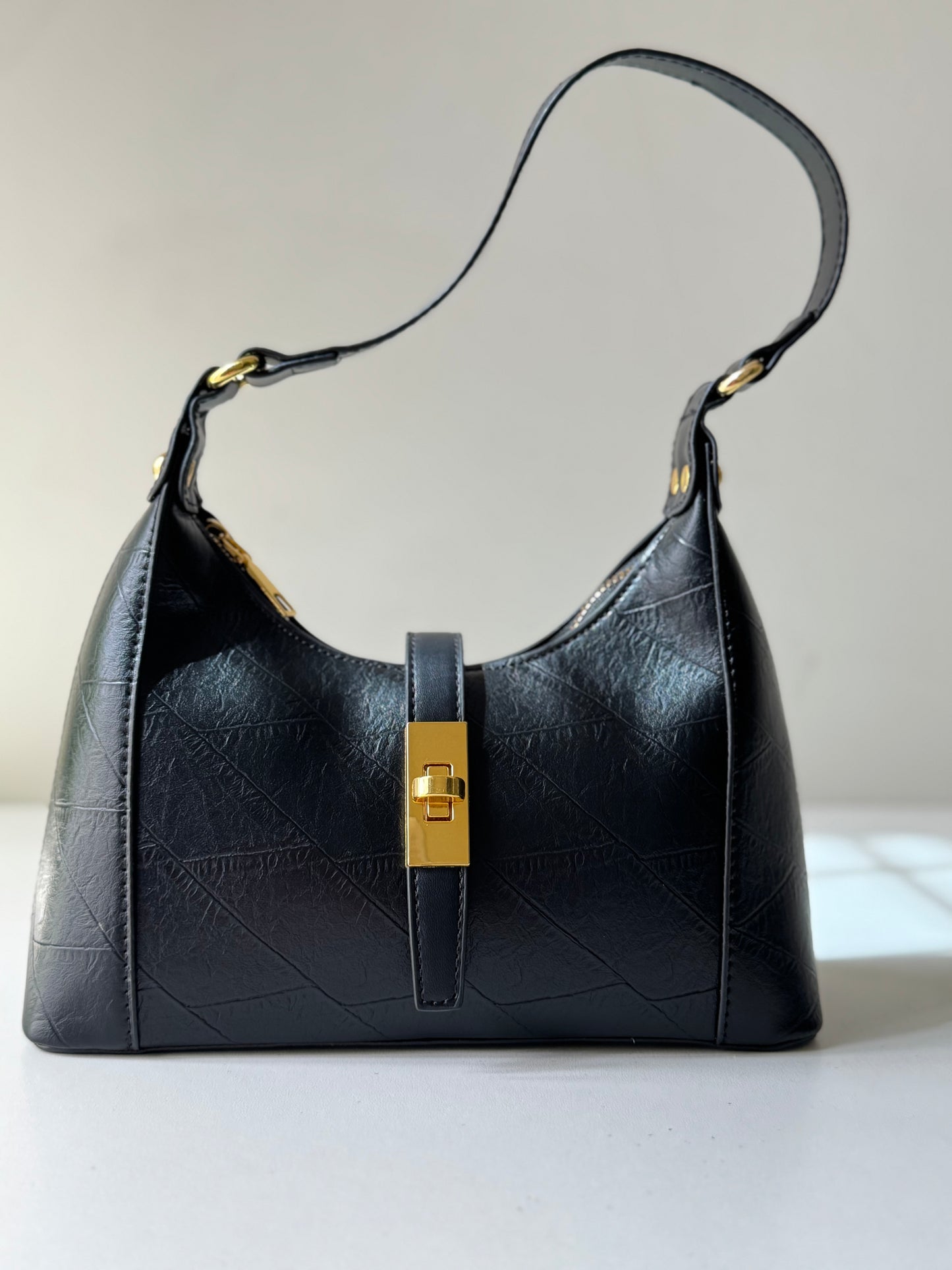 one-shoulder underarm bag