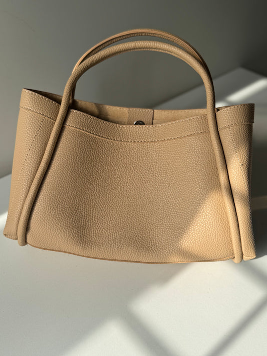 Lychee pattern tote bag